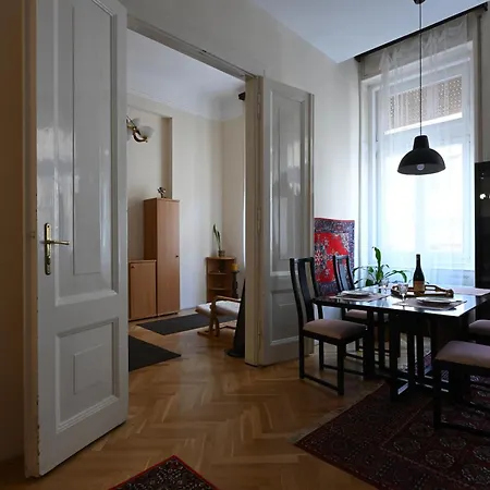 A Quiet Place In The Heart Of The Appartement