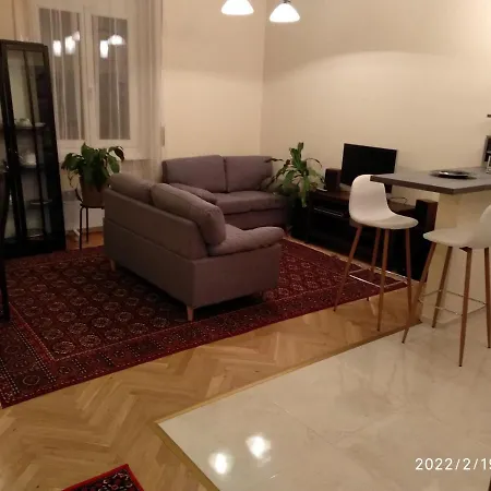 Apartment A Quiet Place In The Heart Of The Budapest