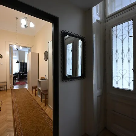 דירה A Quiet Place In The Heart Of The בודפשט