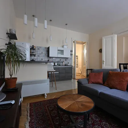 A Quiet Place In The Heart Of The בודפשט